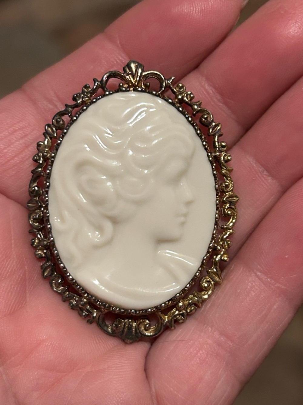 Sterling Lenox Cream Cameo Brooch /pendant with Gold-Tone Filigree